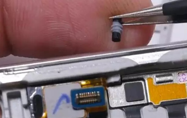 三星 Note 7 的針孔硅膠結構.png 三星 Note 7 的針孔硅膠結構.png